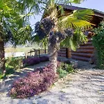Confortable Au Bord D'un Etang A - Fr-1-616-72 Ferienhaus