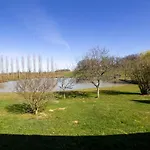 Confortable Au Bord D'un Etang A - Fr-1-616-72 Ferienhaus Dussac