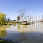 Confortable Au Bord D'un Etang A - Fr-1-616-72 Ferienhaus Dussac